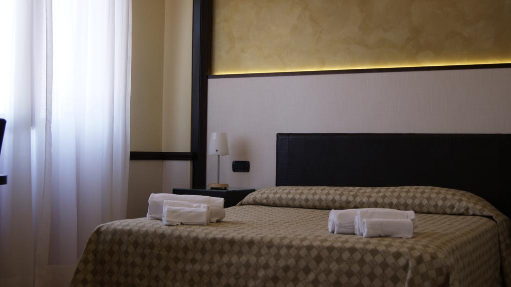 Hotel Astoria Fidenza Δωμάτιο φωτογραφία