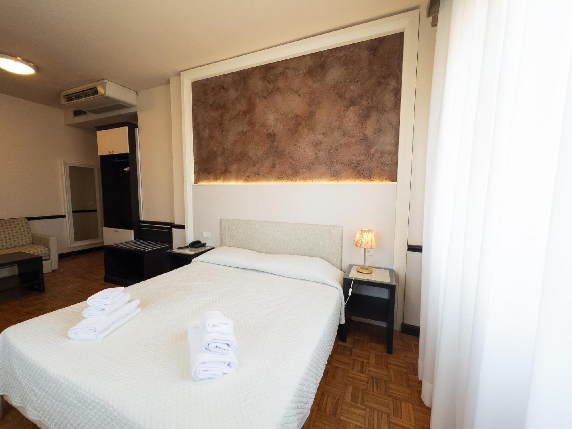 Hotel Astoria Fidenza Εξωτερικό φωτογραφία
